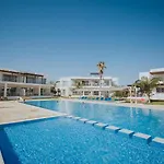двухкомнатные в жилом комплексе Caesar D2 Flat11 Apartment *